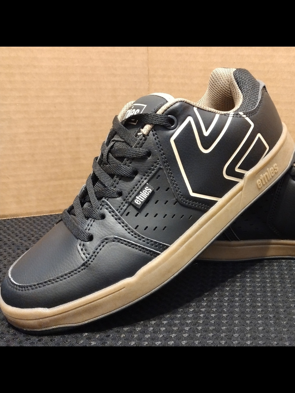 Etnies Men’s Black & Tan Skate Shoe